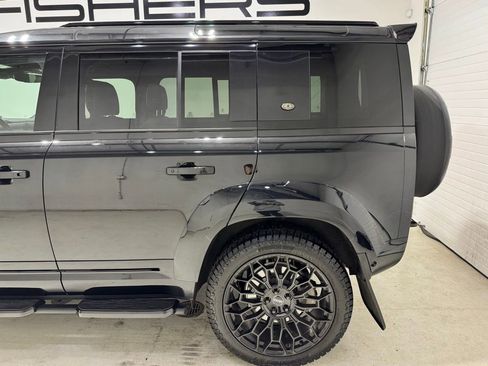 Used 2023 Land Rover Defender 110 X-Dynamic SE image 6