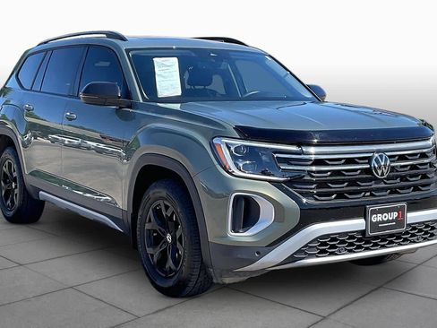 Used 2024 Volkswagen Atlas Peak Edition SEL AWD/4WD image 3