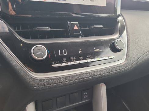 Used 2025 Toyota Corolla Cross LE FWD image 24