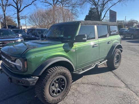 Used 2022 Ford Bronco Wildtrak image 2