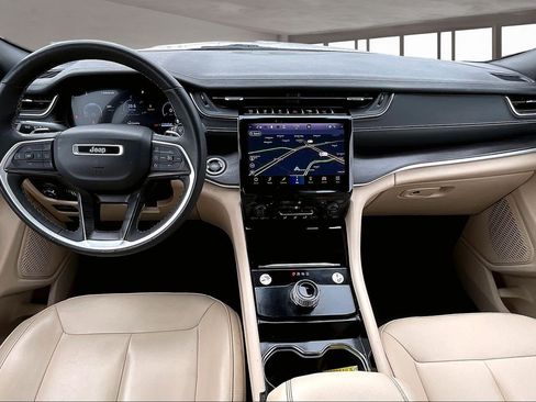 Used 2023 Jeep Grand Cherokee Limited image 7