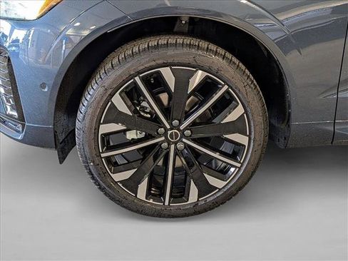 New 2026 Volvo XC60 B5 Ultra w/ Protection Package Premier image 11