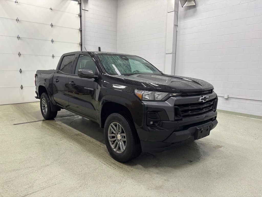 Certified 2023 Chevrolet Colorado LT w/ LT Convenience Package II AWD/4WD image 2