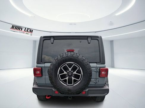 Used 2024 Jeep Wrangler Unlimited Rubicon AWD/4WD image 4