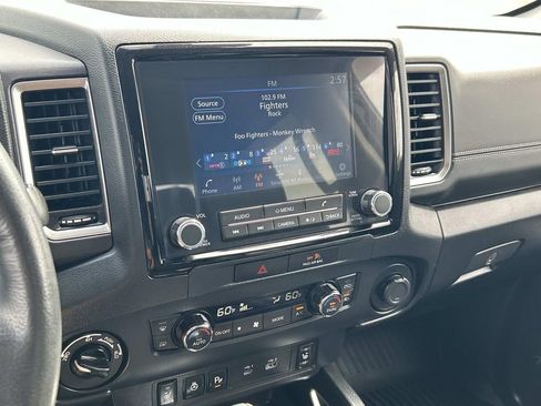 Used 2022 Nissan Frontier SV w/ SV Premium Package image 27