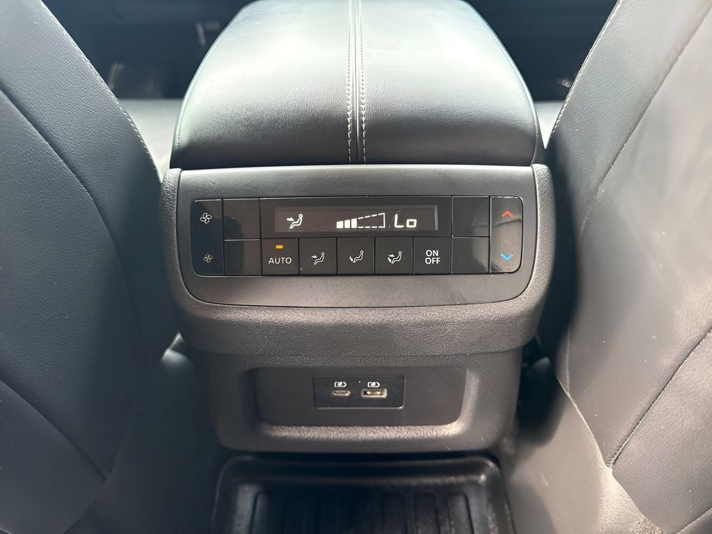 Used 2022 Nissan Pathfinder SL AWD/4WD image 29