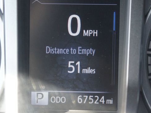 Used 2017 Toyota Tacoma Limited w/ Tow Package image 4