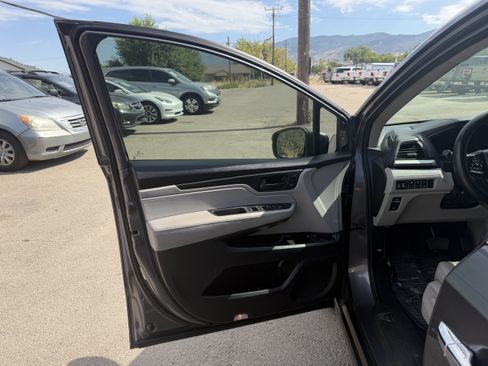 Used 2018 Honda Odyssey EX-L image 18