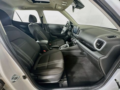 Used 2025 Hyundai Venue SEL FWD image 30