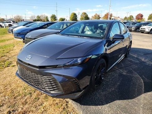 Used 2026 Toyota Camry SE w/ Convenience Package FWD image 3
