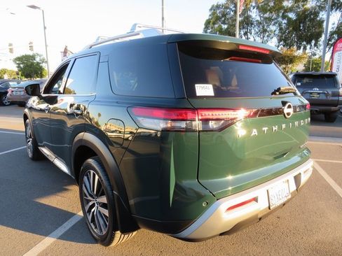 Used 2022 Nissan Pathfinder Platinum w/ Cargo Package image 8
