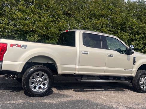 Used 2017 Ford F250 Lariat w/ Lariat Ultimate Package AWD/4WD image 8