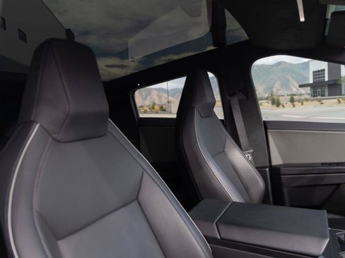 Used 2025 Tesla Cybertruck AWD Crew Cab image 29