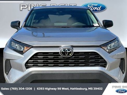 Used 2022 Toyota RAV4 LE image 3
