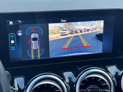 Used 2025 Mercedes-Benz GLA 250 image 32