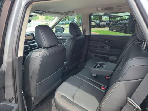 New 2026 Nissan Pathfinder SL FWD image 9