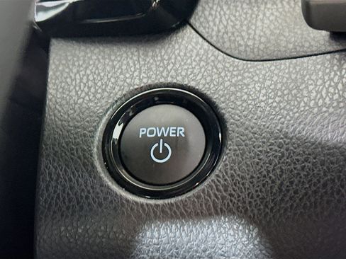 Used 2025 Toyota Camry SE w/ Convenience Package image 20