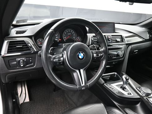 Used 2017 BMW M4 Convertible image 14