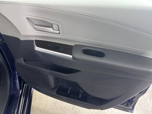 Used 2024 Toyota Sienna LE AWD/4WD image 9