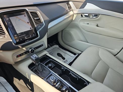 Used 2018 Volvo XC90 T5 Momentum w/ Convenience Package AWD/4WD image 25