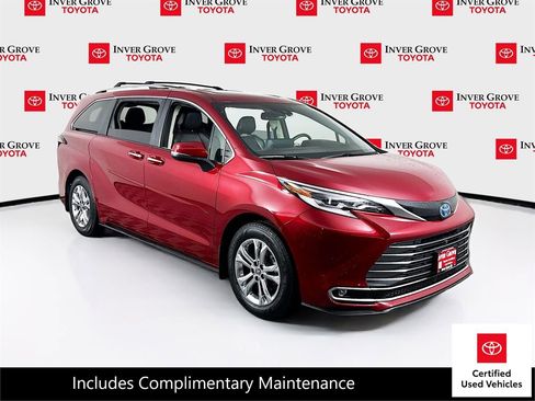 Certified 2023 Toyota Sienna Platinum image 3