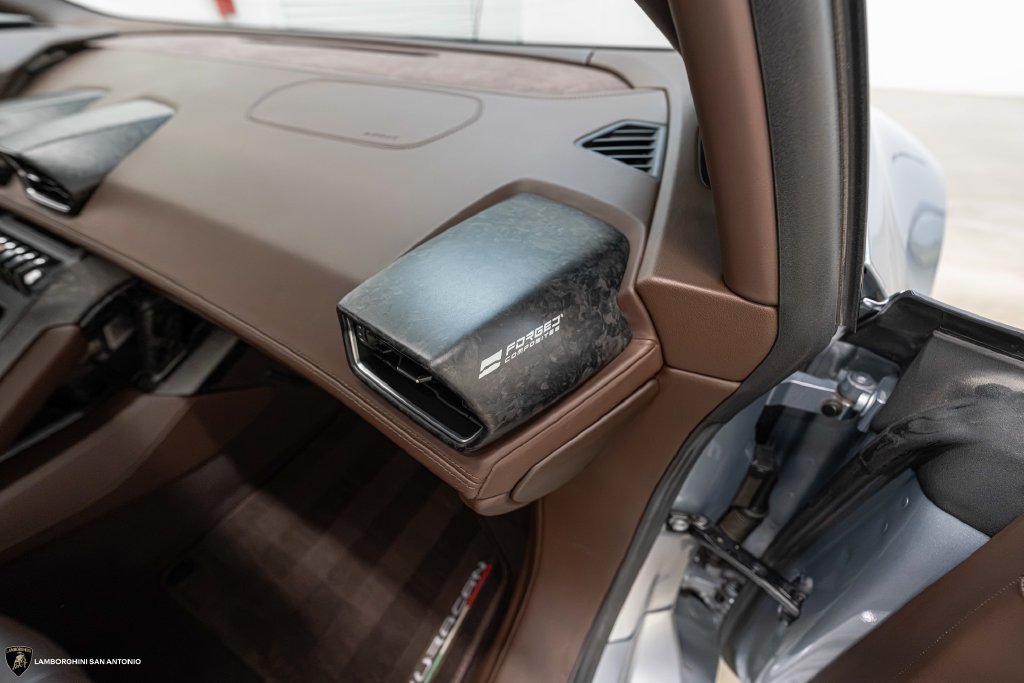 Used 2020 Lamborghini Huracan EVO AWD/4WD image 34