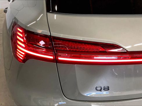 Certified 2024 Audi Q8 e-tron Premium Plus AWD/4WD image 29