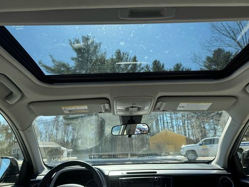 Used 2018 Toyota RAV4 XLE image 23