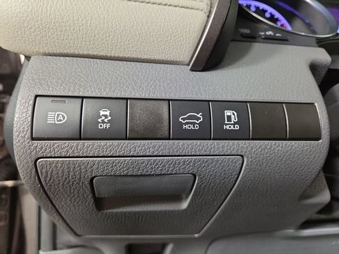 Used 2020 Toyota Camry XLE w/ Navigation Package FWD image 30