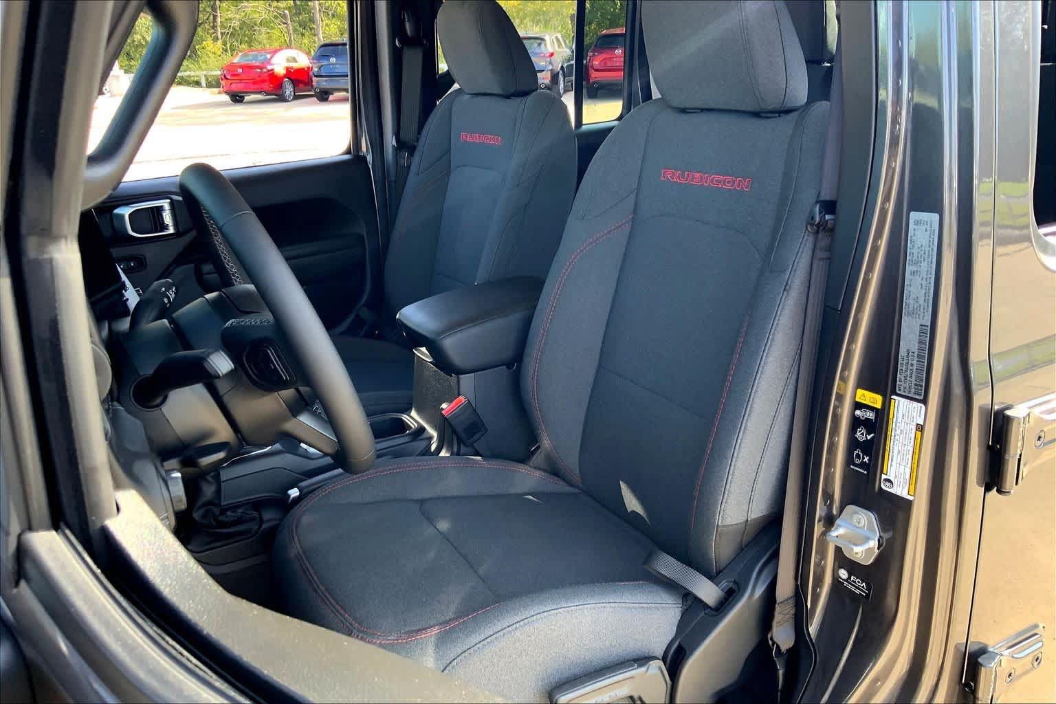Used 2025 Jeep Gladiator Rubicon w/ Convenience Group AWD/4WD image 7