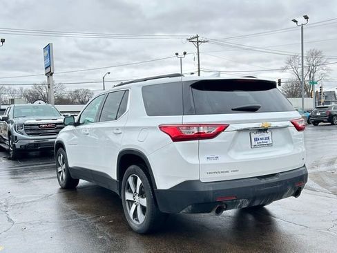 Used 2021 Chevrolet Traverse LT w/ LT Premium Package image 7