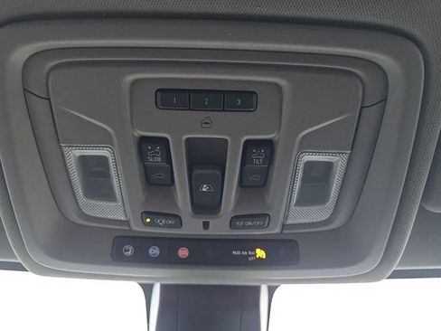 Used 2023 GMC Sierra 3500 Denali w/ Denali Ultimate Package AWD/4WD image 39