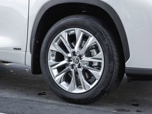 New 2026 Toyota Highlander Limited image 4