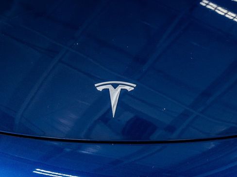 Used 2023 Tesla Model 3 Standard Range image 16