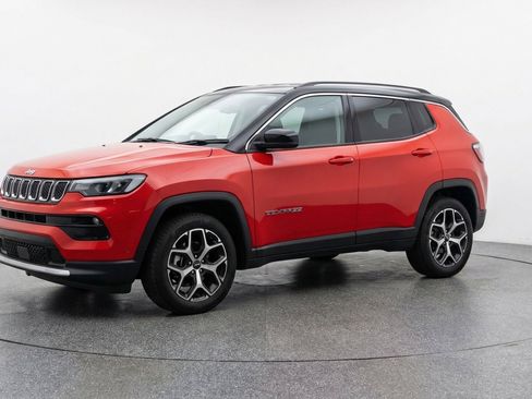 Used 2025 Jeep Compass Limited AWD/4WD image 3