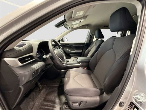 Certified 2023 Toyota Highlander L image 17