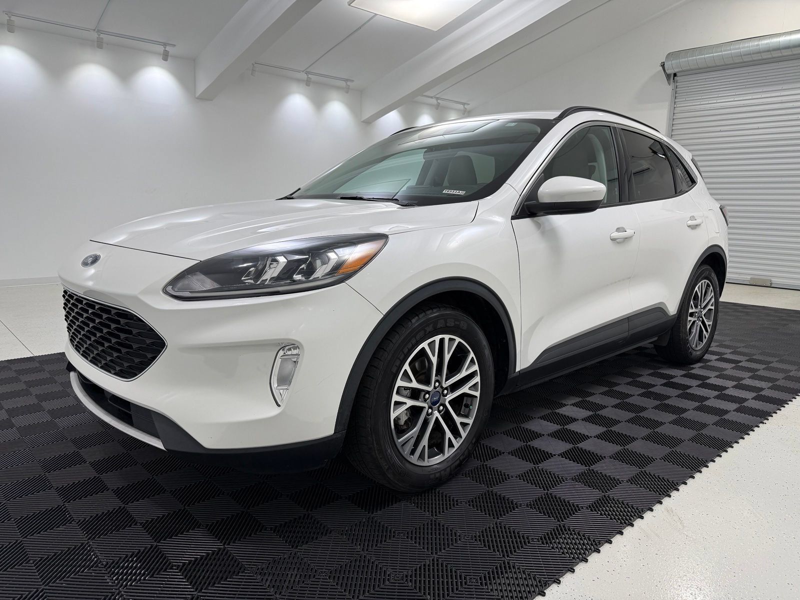 Used 2022 Ford Escape SEL w/ Technology Package FWD image 3