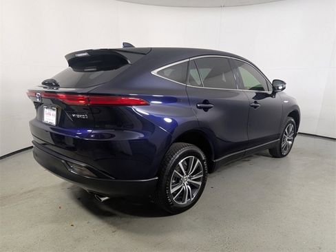 Used 2021 Toyota Venza LE image 7