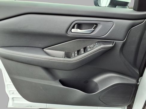 Used 2026 Nissan Rogue SV w/ Cold Weather Package FWD image 17