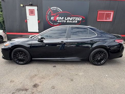 Used 2018 Toyota Camry SE w/ Audio Package FWD image 3