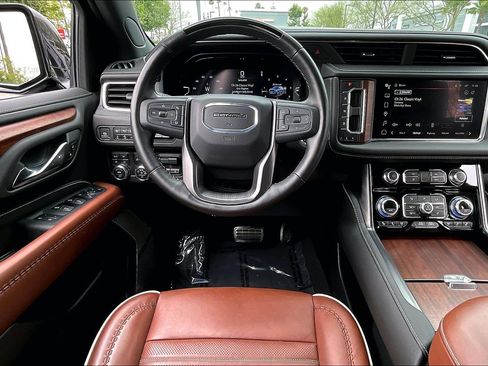 Used 2024 GMC Yukon Denali Ultimate AWD/4WD image 7