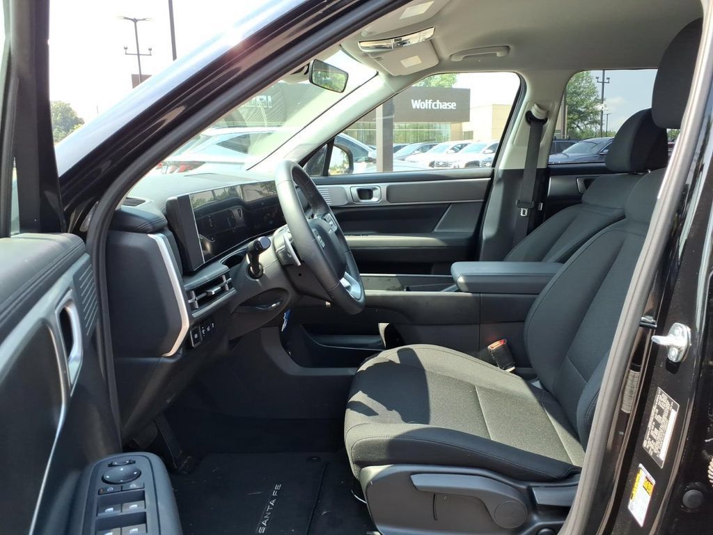 Used 2026 Hyundai Santa Fe SE FWD image 15