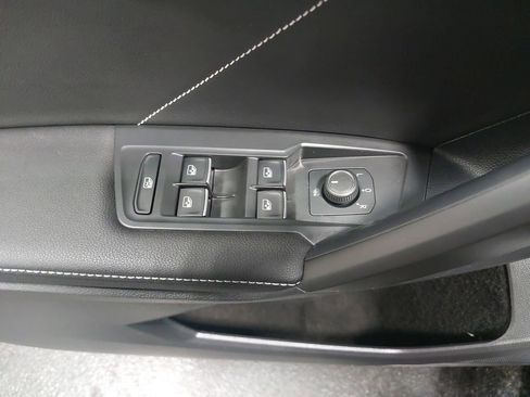 Used 2023 Volkswagen Tiguan SE image 41