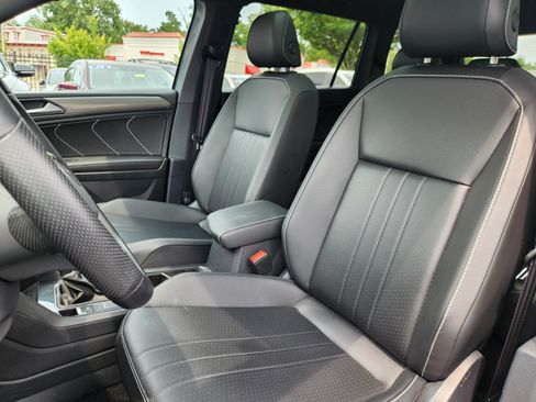 Used 2024 Volkswagen Tiguan SE R-Line AWD/4WD image 7