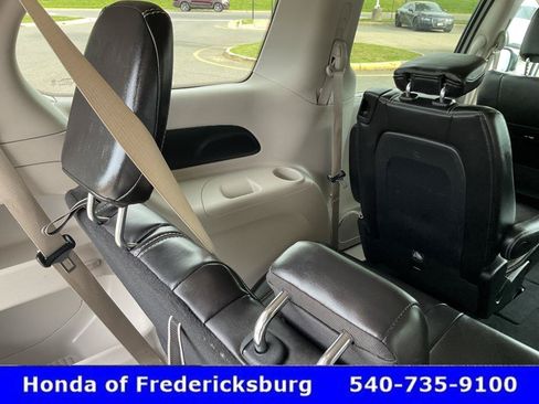 Used 2024 Chrysler Pacifica Touring-L FWD image 22