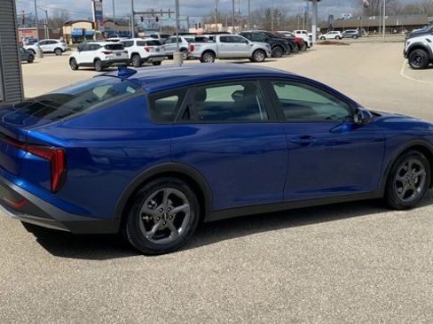 Used 2025 Kia K4 LXS image 2