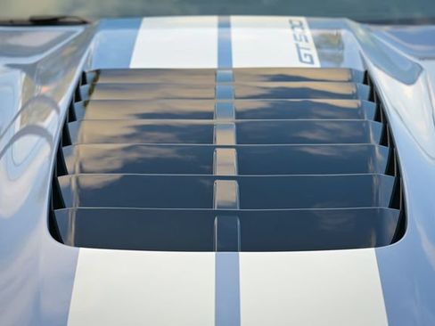 Used 2022 Ford Mustang Shelby GT500 w/ Carbon Fiber Track Pack RWD image 4