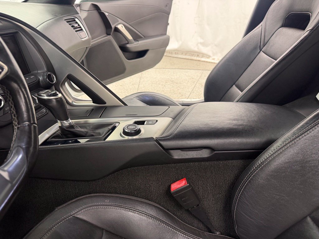 Used 2019 Chevrolet Corvette Stingray Convertible w/ Carbon Flash Badge Package RWD image 18