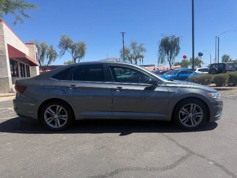 Used 2021 Volkswagen Jetta R-Line FWD image 2