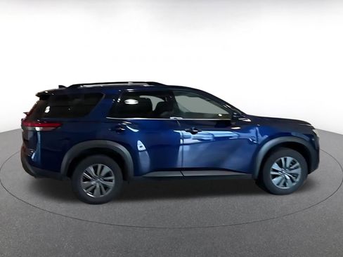 Used 2025 Nissan Pathfinder SV AWD/4WD image 15